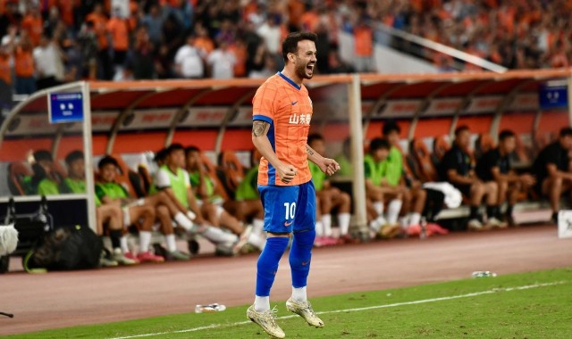 瓦科续约前景分析：33岁合同年大爆发，他真是泰山队未来的答案吗